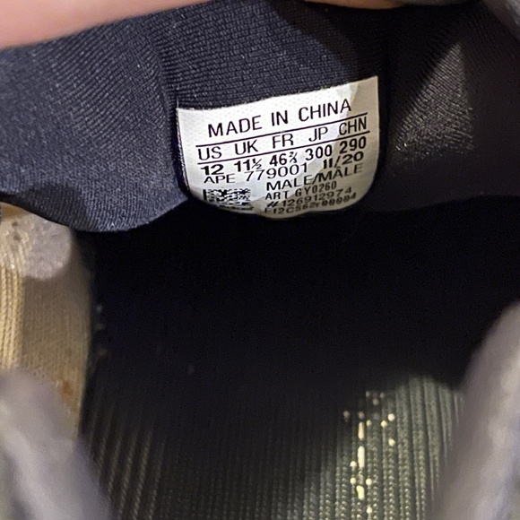 Adidas Yeezy 700 V3 Kyanite Blue US 12 Mens sneaker  GY0260 - Picture 8 of 8